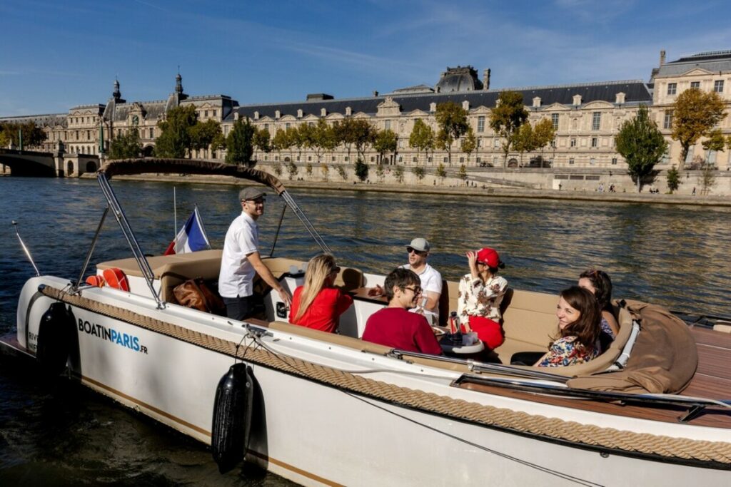 Luxury Private Seine River Cruise in Paris