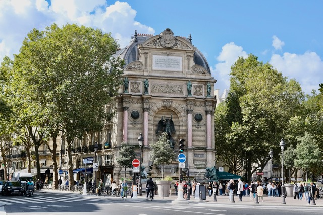 Place Saint-Michel, Paris Private Tour