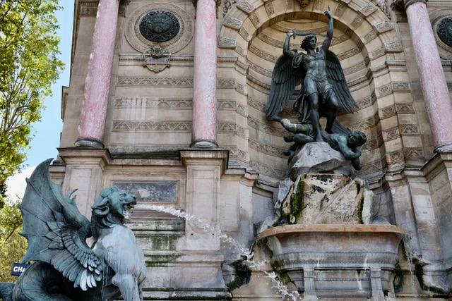 Saint-Michel Fountain, Paris Private Tour