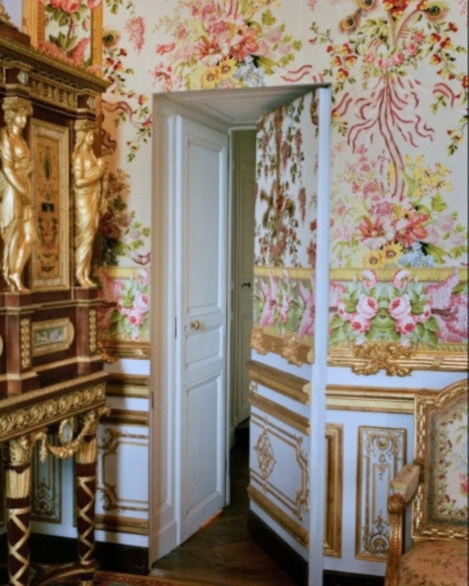 Marie antoinette Bedroom open secret door