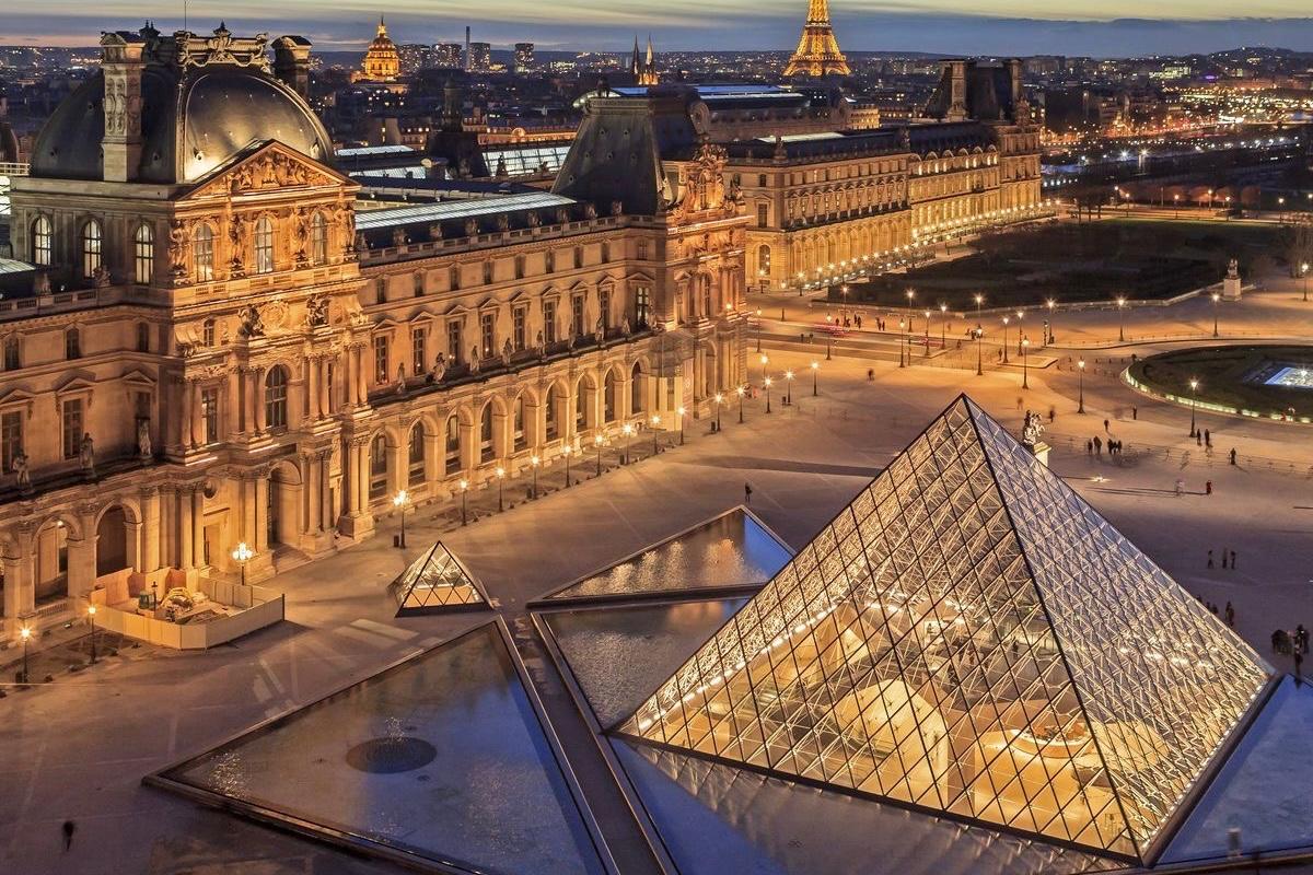 Pyramid of the Louvre, Paris Private Tour
